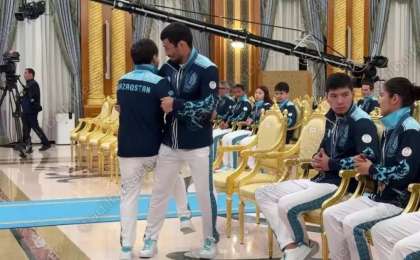 Елдос Сметов пен Демеу Жадыраев Ақордада ерекше амандасты (видео)