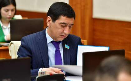 Ринат Зайытов айтыс ақындарына арнайы ғимарат беруді сұрады