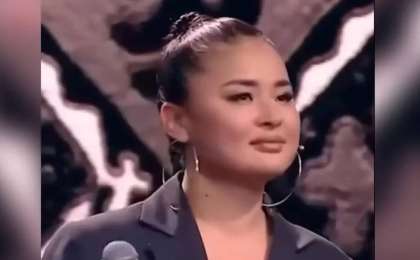 «Қорқыт атамыз шошып оянған шығар»: Қабатовтың әйелі ән саламын деп жұртты шошытты (ВИДЕО)