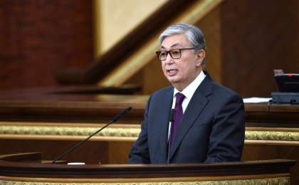 哈萨克斯坦总统托卡耶夫主持召开议会全体会议