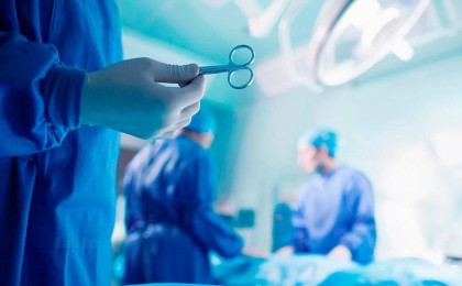 Дәрігерлер ер адамның көзінен 35 құрт алды