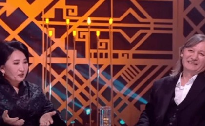 "Шал болғанда кетіп қалам": Ұлықпан Жолдасовтың әйелі ашуланғанда өзін қалай басқанын айтып берді