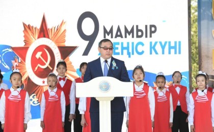 Аким Алматинской области Марат Султангазиев поздравил ветеранов ВОВ