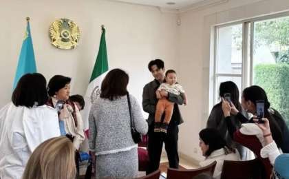 Димаш Құдайберген Мехикода сәбидің тұсауын кесті 