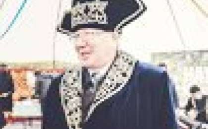 Зейнетке шығумен құттықтау тілектер, тақпақтар, зейнеткерлікке шығарып салу сценариі қазақша