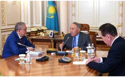 卡里詹院士向总统介绍文艺学院工作情况