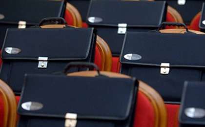 今天是哈萨克斯坦的国家公务员日和警员日