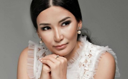 "Жеті күнде тұрмысқа шығарамын": Кәрі қыздарға күйеу тауып беріп жүрген коуч-тренерлердің жұмысы алаяқтық па