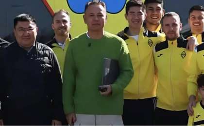 Тұрсынғали Алагөзов «Қайрат» клубына екі микроавтобус сыйлады