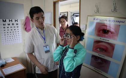 医疗专列为偏远地区居民提供医疗服务