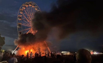 Германияда адам толы айналмалы дөңгелек өртенді: Зардап шеккендер бар (видео)