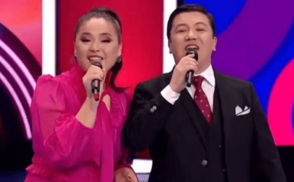 "Төрт баланы тапсырдым": Тұрсынбек Қабатовтың әйелі кенжесін өмірге әкелерде неден қорыққанын айтты