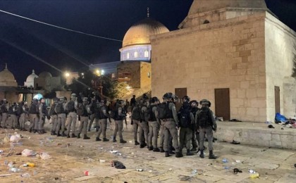 Израиль полициясы әл-Ақса мешітіне шабуыл жасады: 53 адам жарақат алды