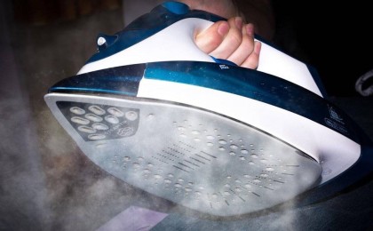 «Гейлер тобында екенін біліп, үтікпен қинаған»: Шымкентте екі адам сотталды