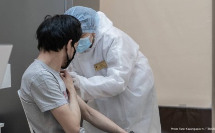 Вакцина салдырмаған қызметшілер ПЦР тестсіз жұмысқа кіре алмайды - жаңа ереже