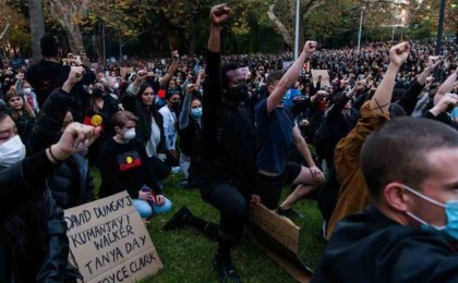 Әлемнің бірнеше елінде халық нәсілшілдік пен полицейлерге қарсы шеруге шықты - Қазақстан жаңалықтары