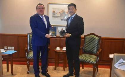 哈萨克斯坦大使会见新加坡国会议长