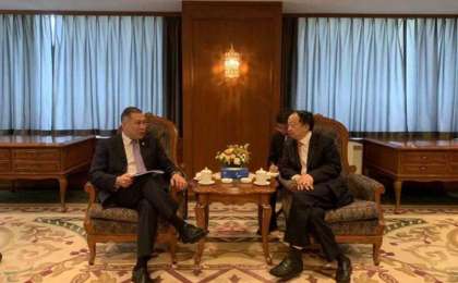 哈萨克斯坦驻哈大使会见中信集团董事长常振明