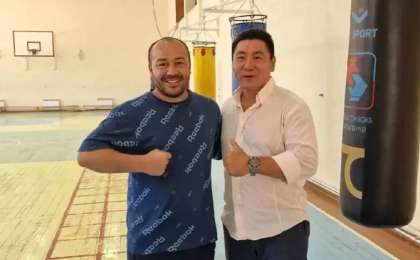 “Осы жетістік үшін барыңды салдың”: Бақыт Сарсекбаев Өзбекстан бокс құрамасының бас бапкерін ерлік жасағанын айтты