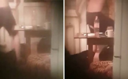 "Тепкілеп жатыр". Алматыда әйелін ұрып-соққан ер адамды көршілері видеоға түсіріп алды