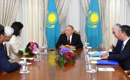 纳扎尔巴耶夫会见前国际原子能机构前总干事天野之弥家人