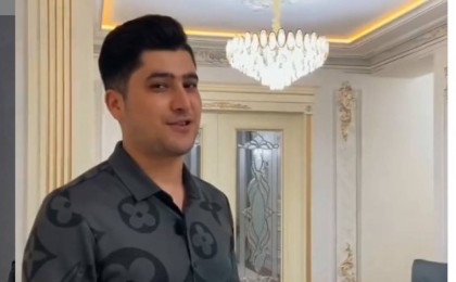 Белгілі әнші «тойханаға ұқсайтын» зәулім үйін көрсетті (видео)