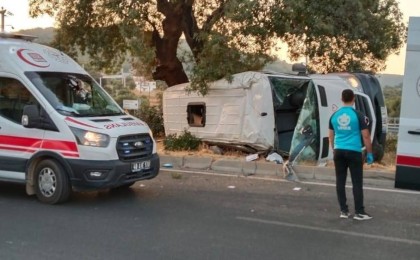 Қазақстандықтар мінген шағын автобус Түркияда апатқа ұшырады