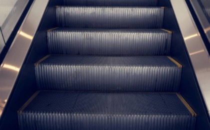 Көкшетауда эскалатор әйелдің аяғын қысып қалды