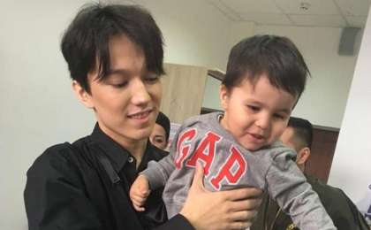 迪玛希大赞小歌迷可爱：“你就像是我的孩子”