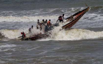 极强气旋逼近 印度东部80万人撤离避难