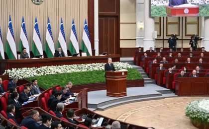 Өзбекстанда қажетсіз шенеуніктер жаппай қысқартылмақ