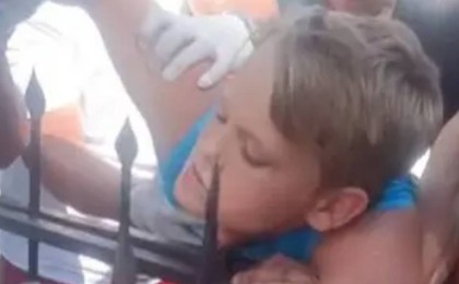 Алматыда тамағына темір кіріп кеткен балаға 1,5 сағат операция жасалды