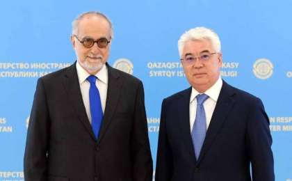 外长阿塔穆库洛夫会见即将卸任的希腊驻哈大使