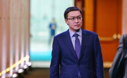 Назарбаев көмекшісін қызметінен босатты