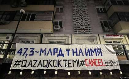 #CancelElbasy. Алматыда экс-президент Назарбаев жайлы баннер ілінді