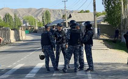 Стрельба и взрывы слышны в районе конфликта на кыргызско-таджикской границе (видео)