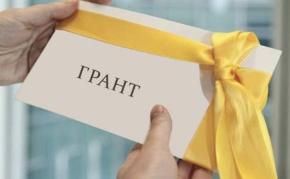 Түлектер желіде төтенше аймақтың түлектерінің төмен балмен грант иеленгеніне шағымдануда