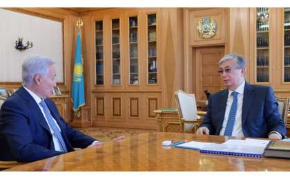 托卡耶夫总统接见国立科学医疗中心董事会主席