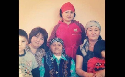 Жалғыздан көбейдік деп отыратын: Роза Әлқожаның әжесі 97 жасында өмірден озды