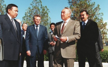 "Кланның әлсіреуі". Назарбаев туысының ұсталуы нені білдіреді?