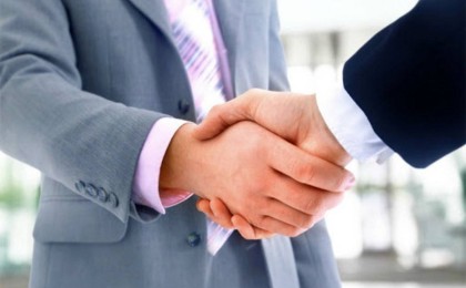 Ғалымдар қол алысу арқылы коронавирус жұқтыру қаупі өте төмен екенін айтты - Қазақстан жаңалықтары