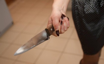 Жүйкесі әбден тозған мұғалім балалардың көзінше күйеуін пышақтап тастады