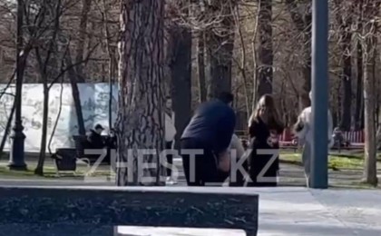 Әлеуметтік желіде ер адамның жасөспірімді соққыға жығып жатқан видеосы қызу талқылануда (видео)