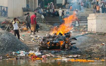 "Кімді өртегенімізді ұқпай қалдық": Кремациядан кейін оралған қария отбасын шошытты