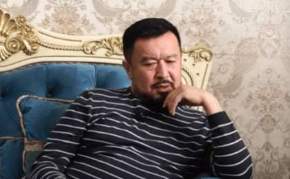 "Әйелінің ақылдылығы": Сәбит Әбдіхалықов үш әйелінен туған балаларының басын қосып, көпшілікке көрсетті (фото)