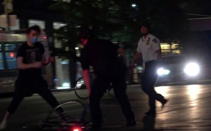 Нью-Йорк полициясы наразылық акциясына шыққан ондаған адамды тұтқындады