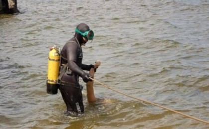 Қарағандылық кәсіпкерді іздеген сүңгуірлер өзеннен әйелдің мәйітін алып шықты