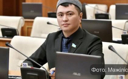 Дана Нұржігіт бір сәтте адам танымастай өзгерген Дәулет Мұқаевтың жағдайы туралы айтты