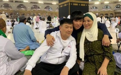 "Сол кезде сыйлы болармыз": Қайрат Нұртастың ата-анасы шетелге көшуге қатысты пікір білдірді