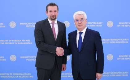 匈牙利驻哈大使结束任期归国